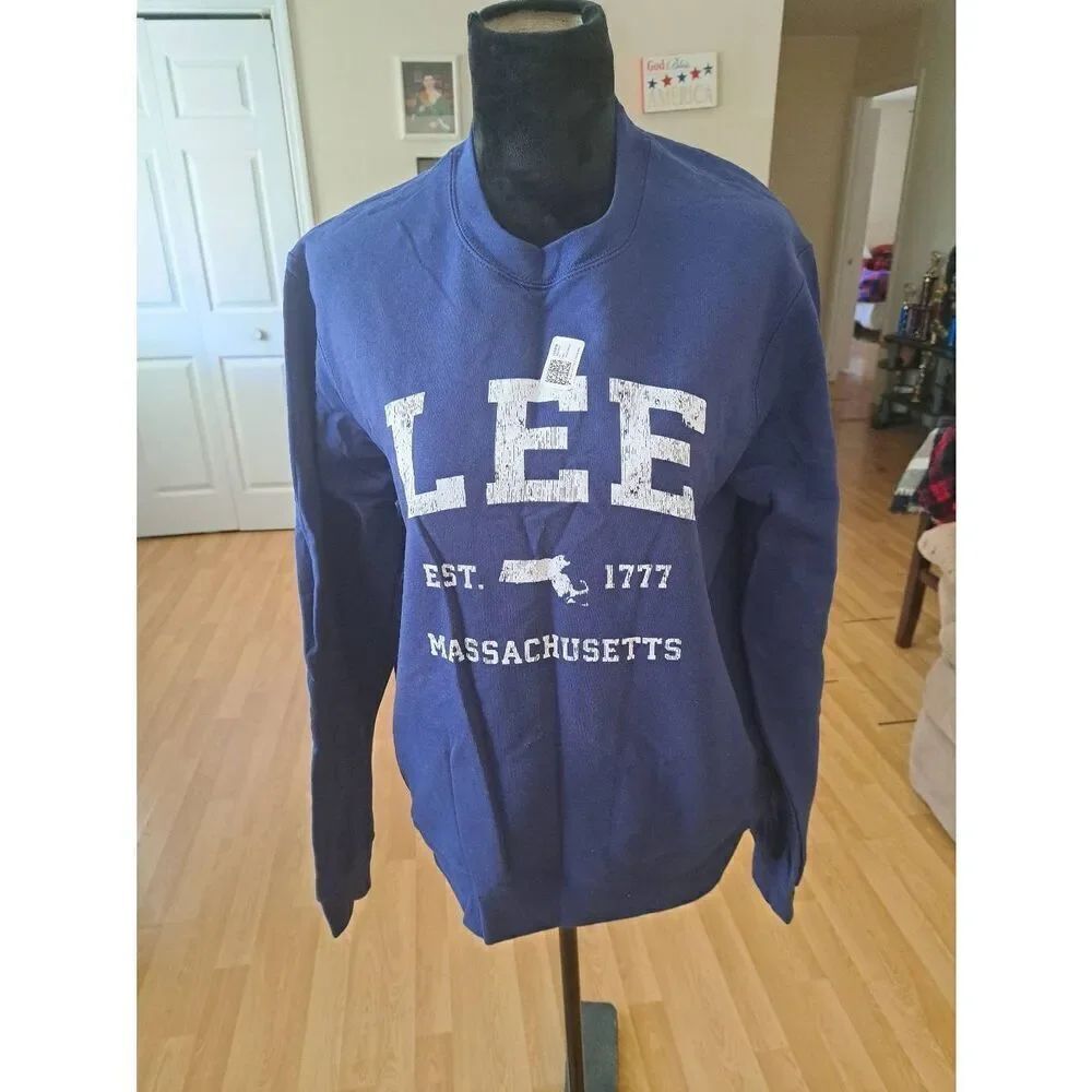 New Medium Lee Massachusetts Long Sleeve Crew Neck Pullover Fleece Sweatshirt